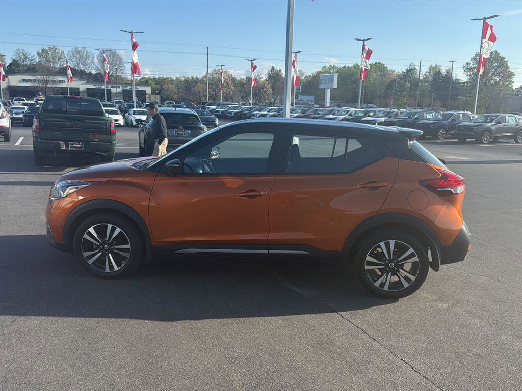Used 2020 Nissan Kicks SR image 10