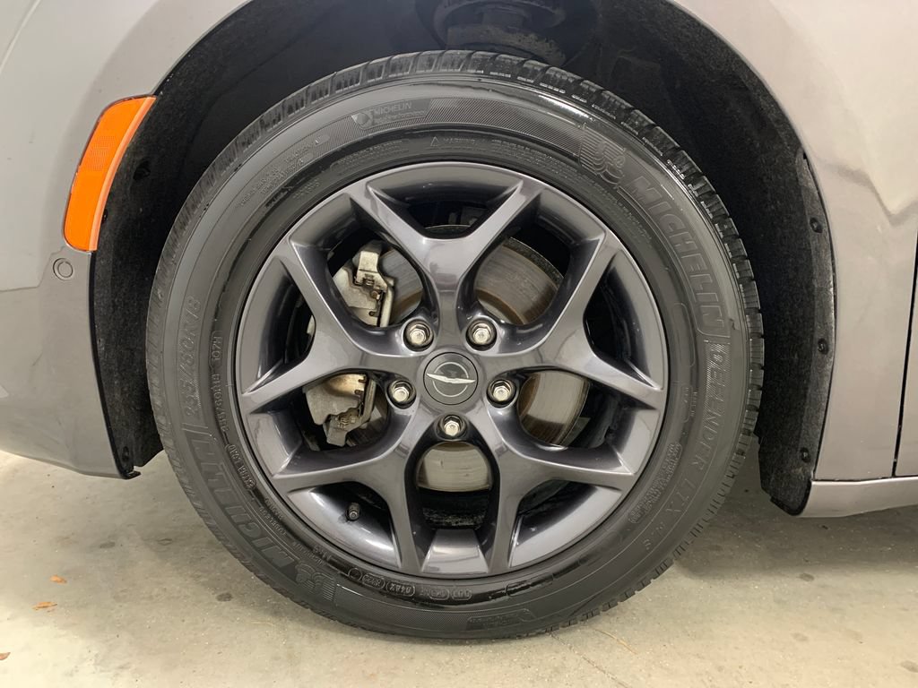 Used 2019 Chrysler Pacifica Touring-L Plus w/ Advanced Safetytec Group FWD video 2