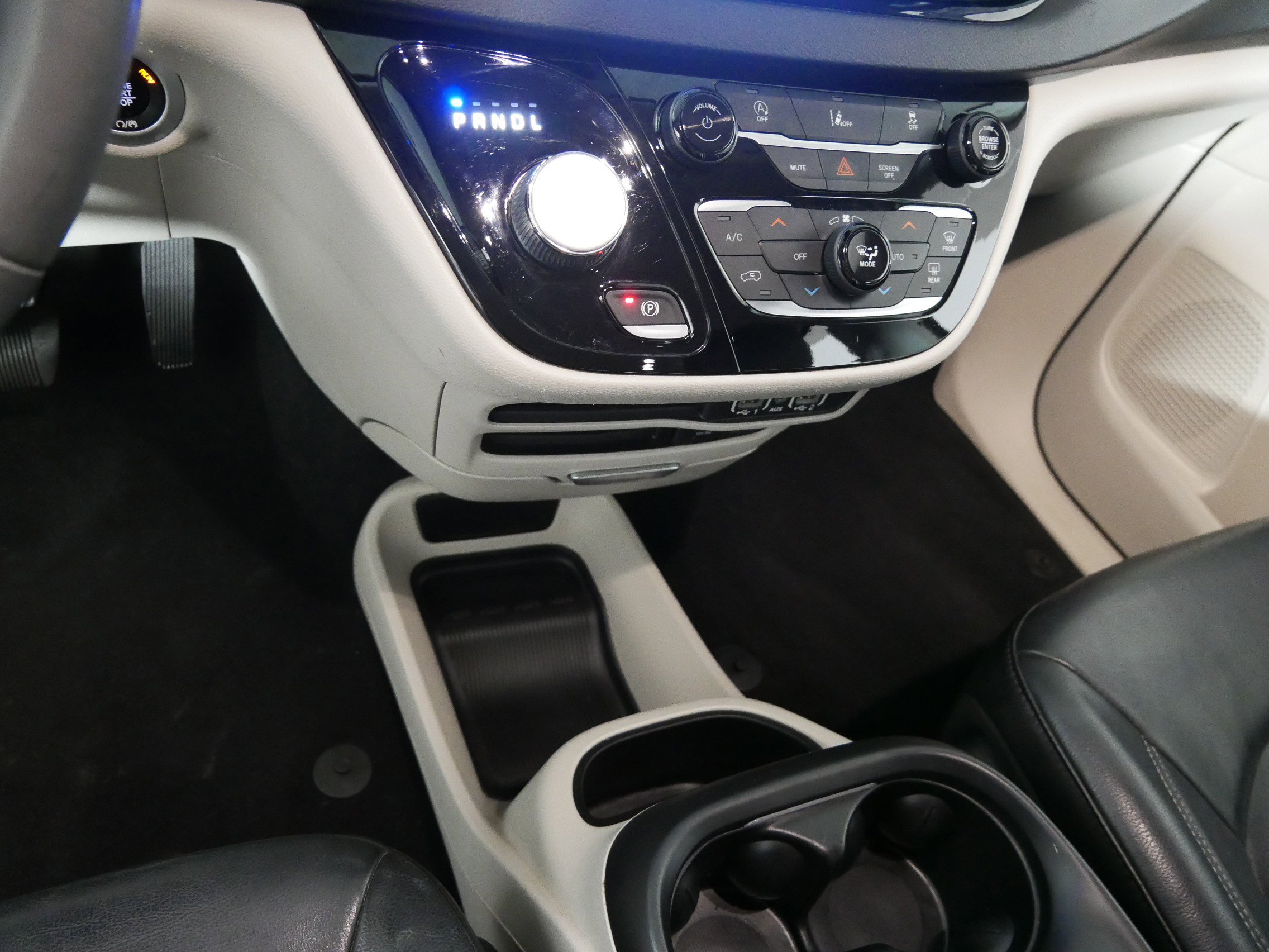 Used 2022 Chrysler Pacifica Touring-L image 24