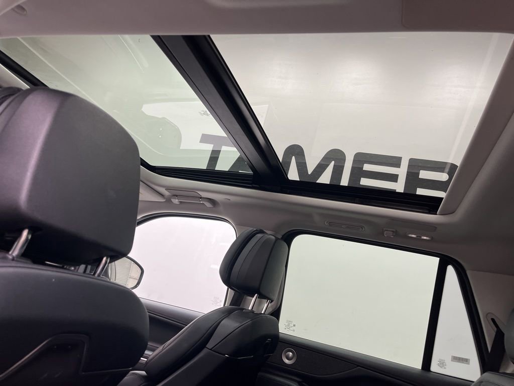 Used 2025 Lincoln Navigator Reserve image 11