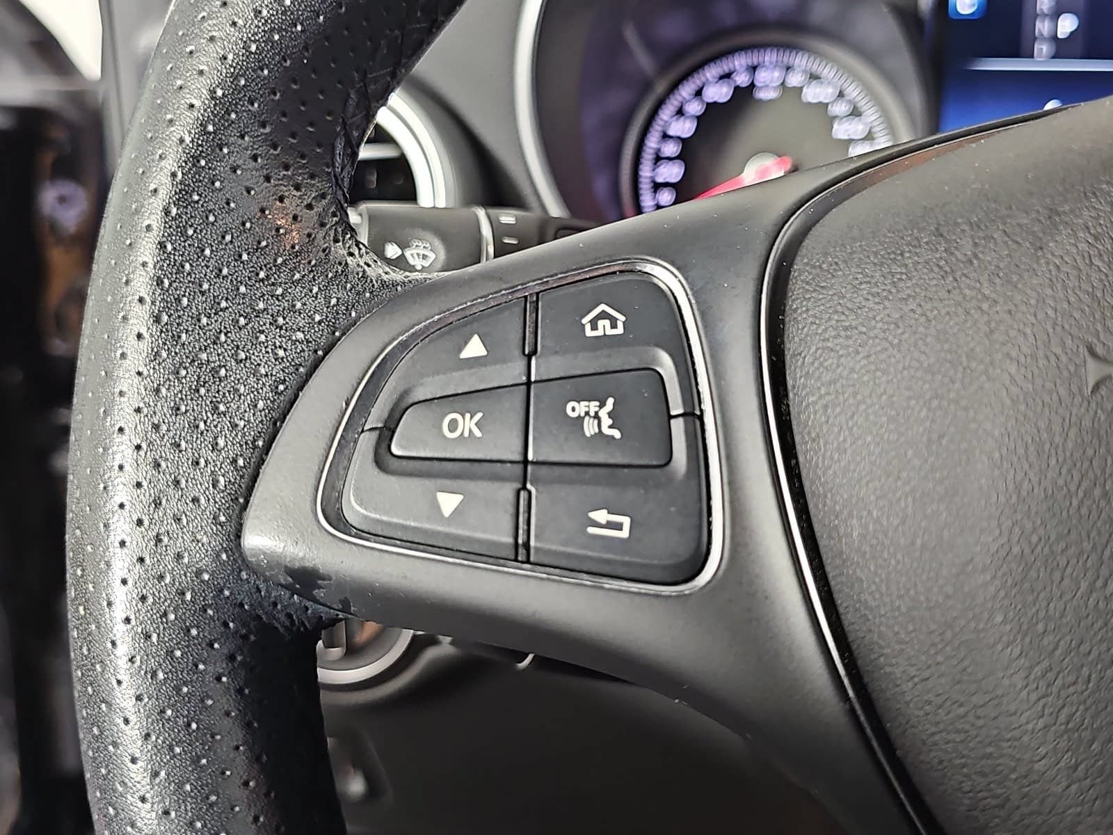 Used 2017 Mercedes-Benz GLC 300 4MATIC image 17