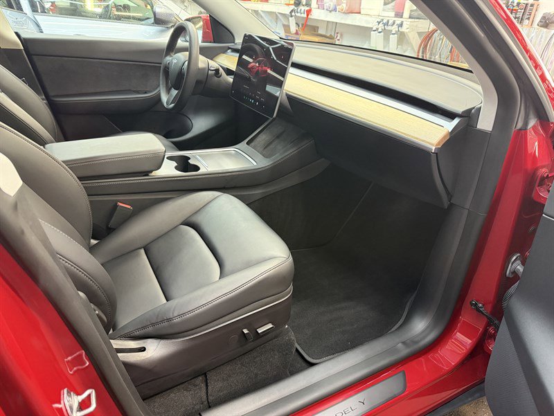 Used 2022 Tesla Model Y Performance image 25