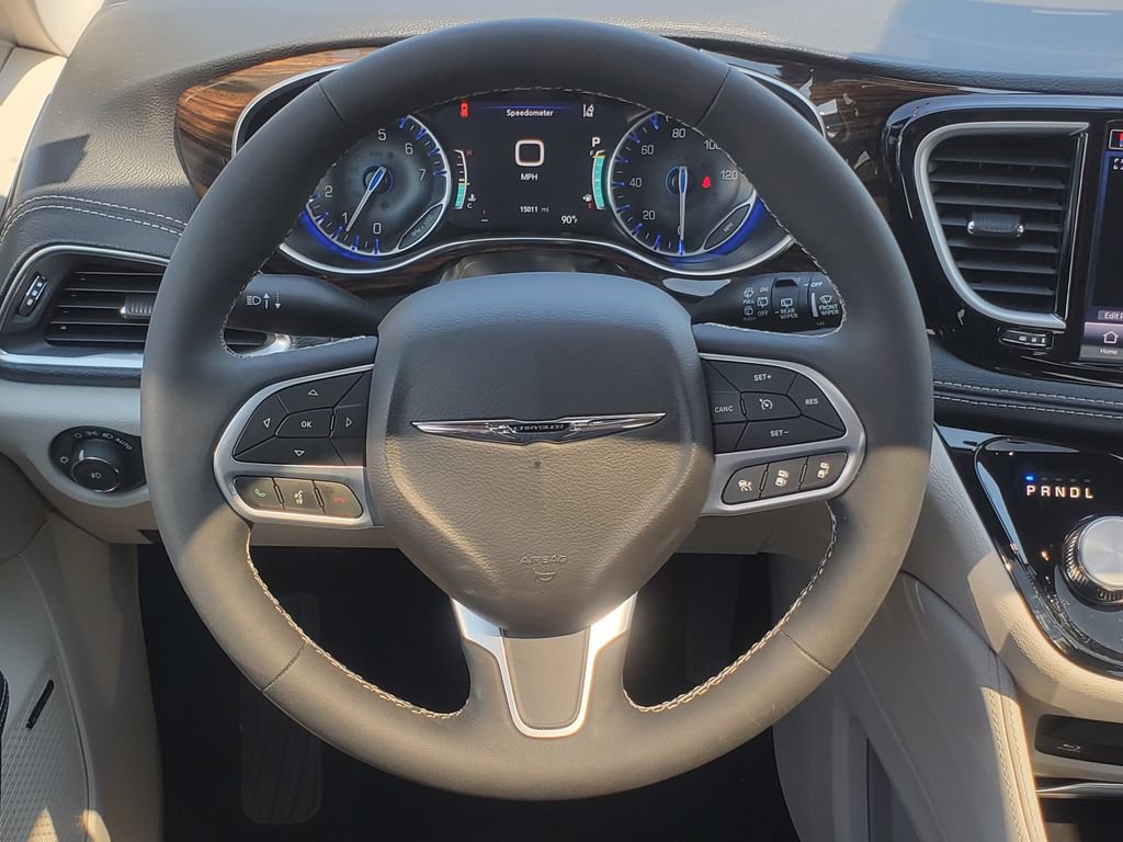 Used 2024 Chrysler Pacifica Limited w/ Uconnect Theater Family Group AWD/4WD image 27