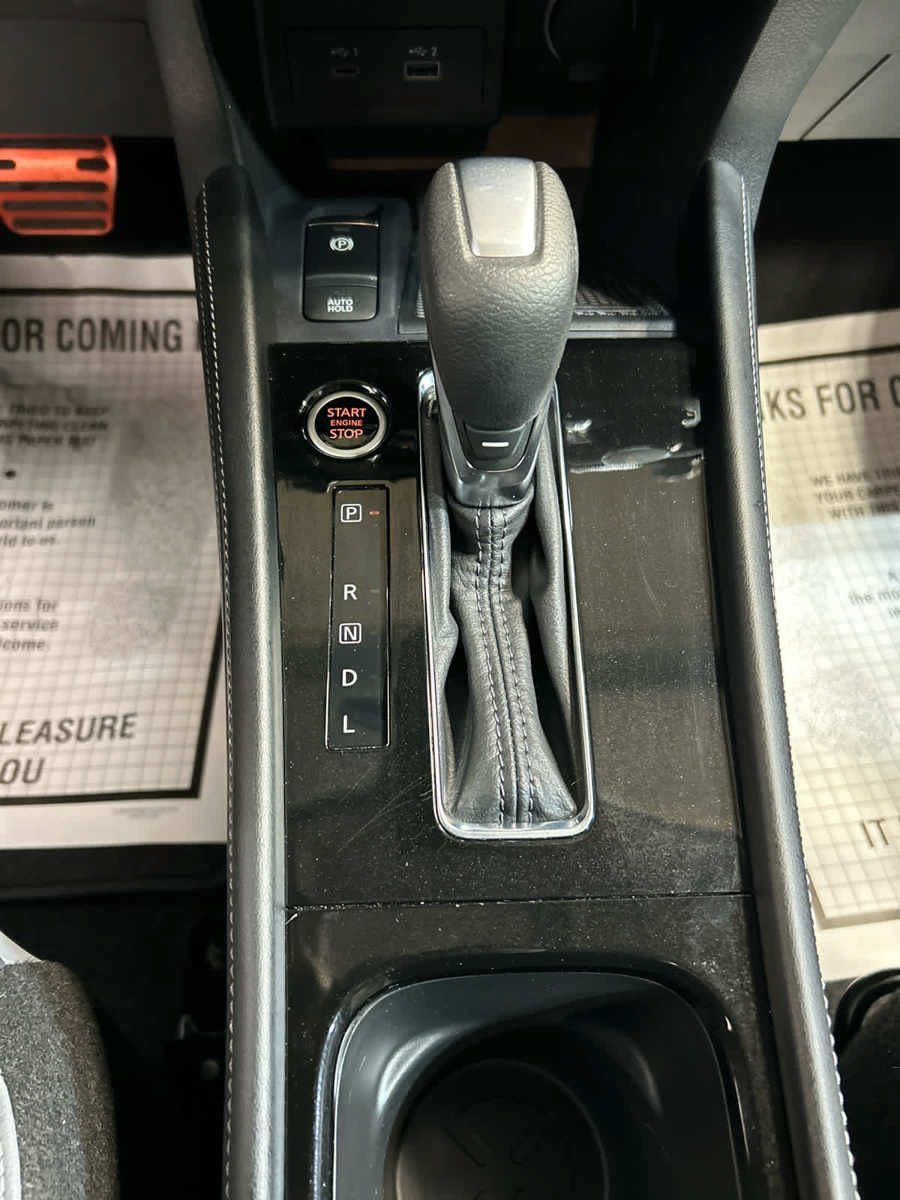 Used 2023 Nissan Kicks SR w/ SR Premium Package FWD image 7