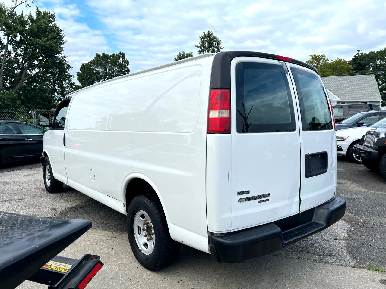Used 2011 Chevrolet Express 2500 Extended image 6