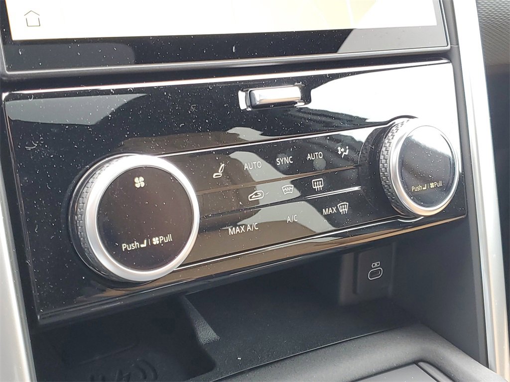 New 2025 Land Rover Discovery Dynamic SE image 24
