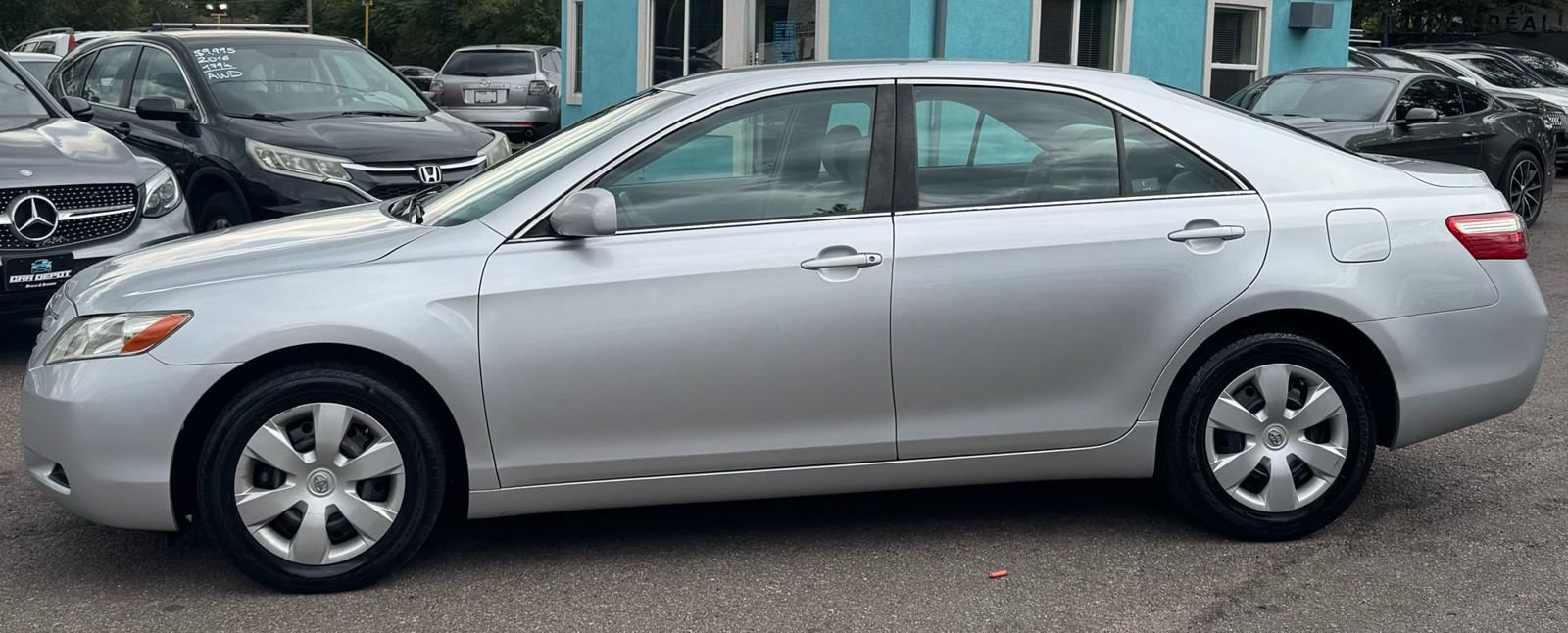 Used 2009 Toyota Camry LE FWD image 6