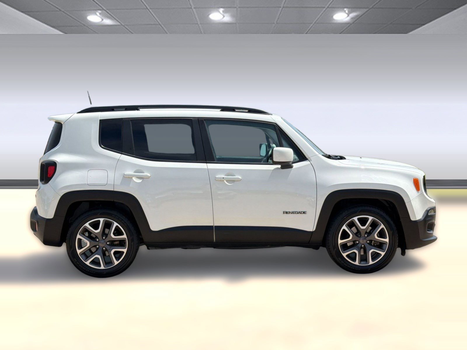 Used 2018 Jeep Renegade Latitude w/ Advanced Technology Group FWD image 8