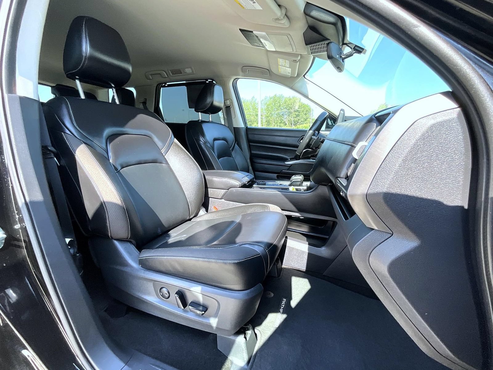 Used 2023 Nissan Pathfinder SL w/ Lighting Package (N92) AWD/4WD image 16
