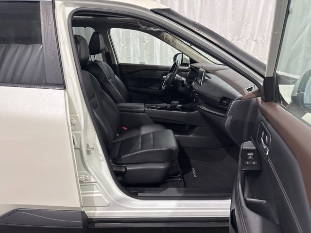 Certified 2023 Nissan Rogue SV w/ SV Premium Package image 17