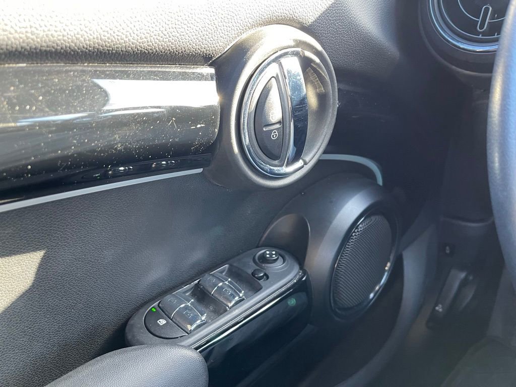 Used 2022 MINI Cooper 4-Door Hardtop image 10