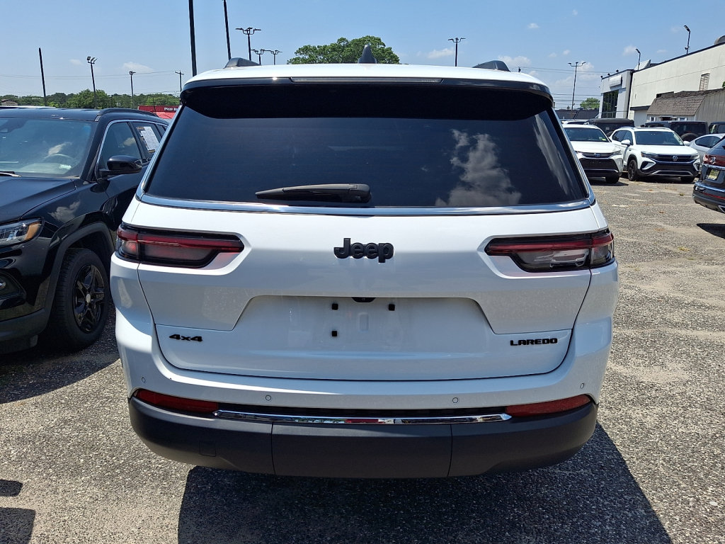 Used 2024 Jeep Grand Cherokee L Laredo w/ Luxury Tech Group I AWD/4WD image 4