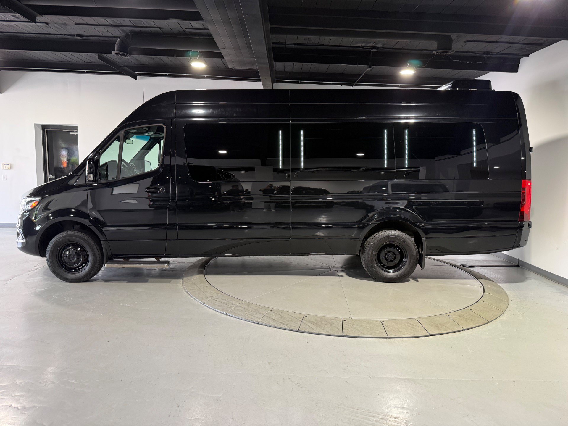 Used 2024 Mercedes-Benz Sprinter 3500 image 4