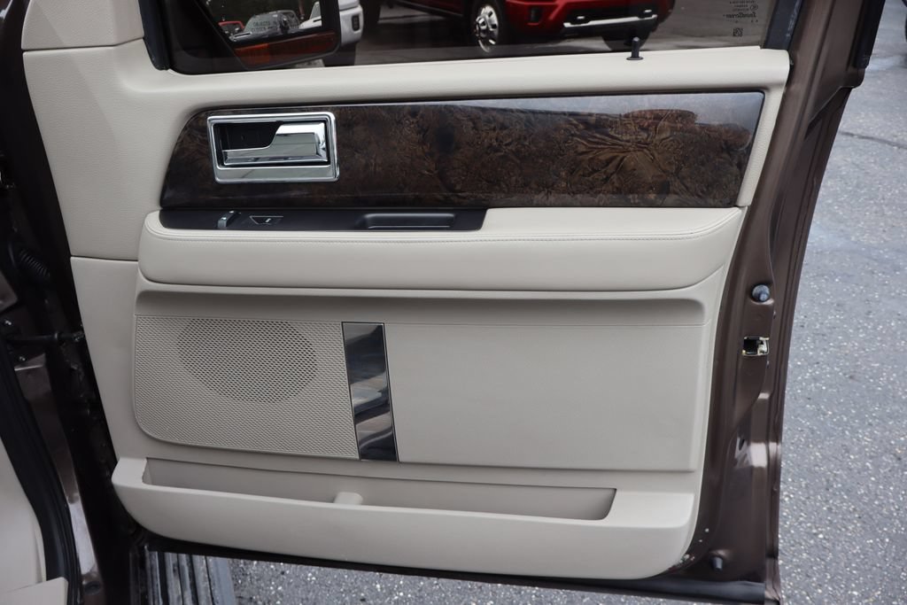 Used 2017 Lincoln Navigator L Select AWD/4WD image 35
