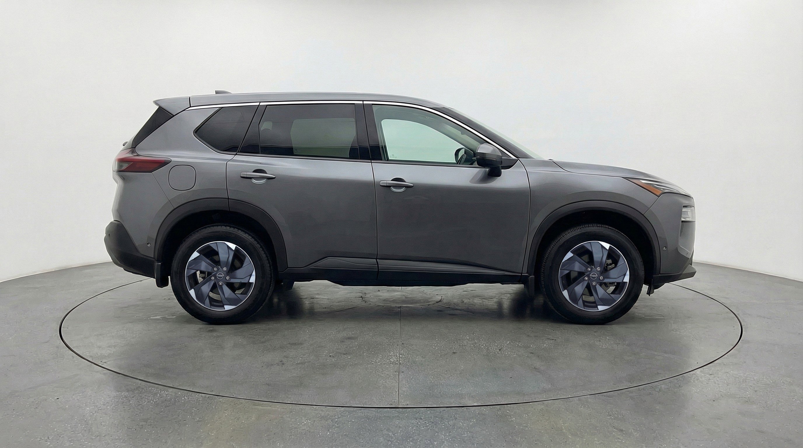 Used 2025 Nissan Rogue SV image 11