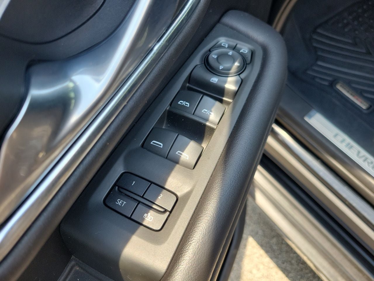 Used 2022 Chevrolet Suburban LT AWD/4WD image 15