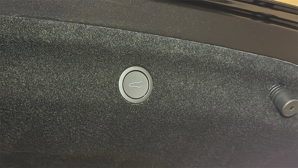 Used 2026 Tesla Model Y 2WD image 17