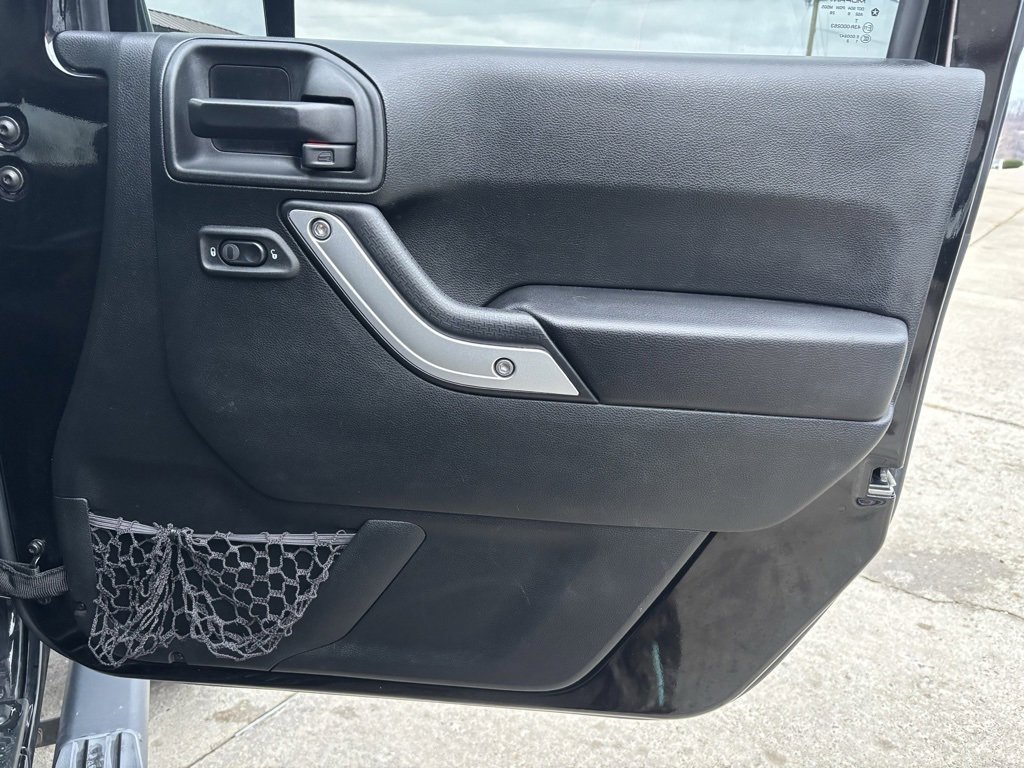 Used 2018 Jeep Wrangler Unlimited Rubicon w/ Cold Weather Group image 26