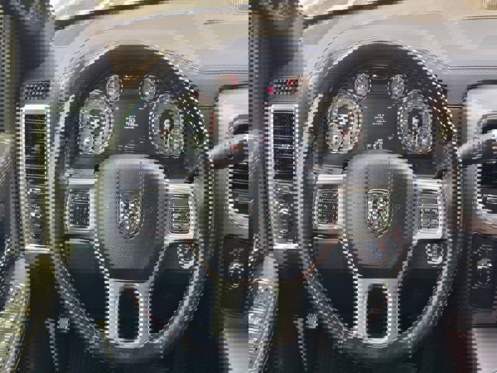 Used 2016 RAM 3500 Laramie Longhorn image 17