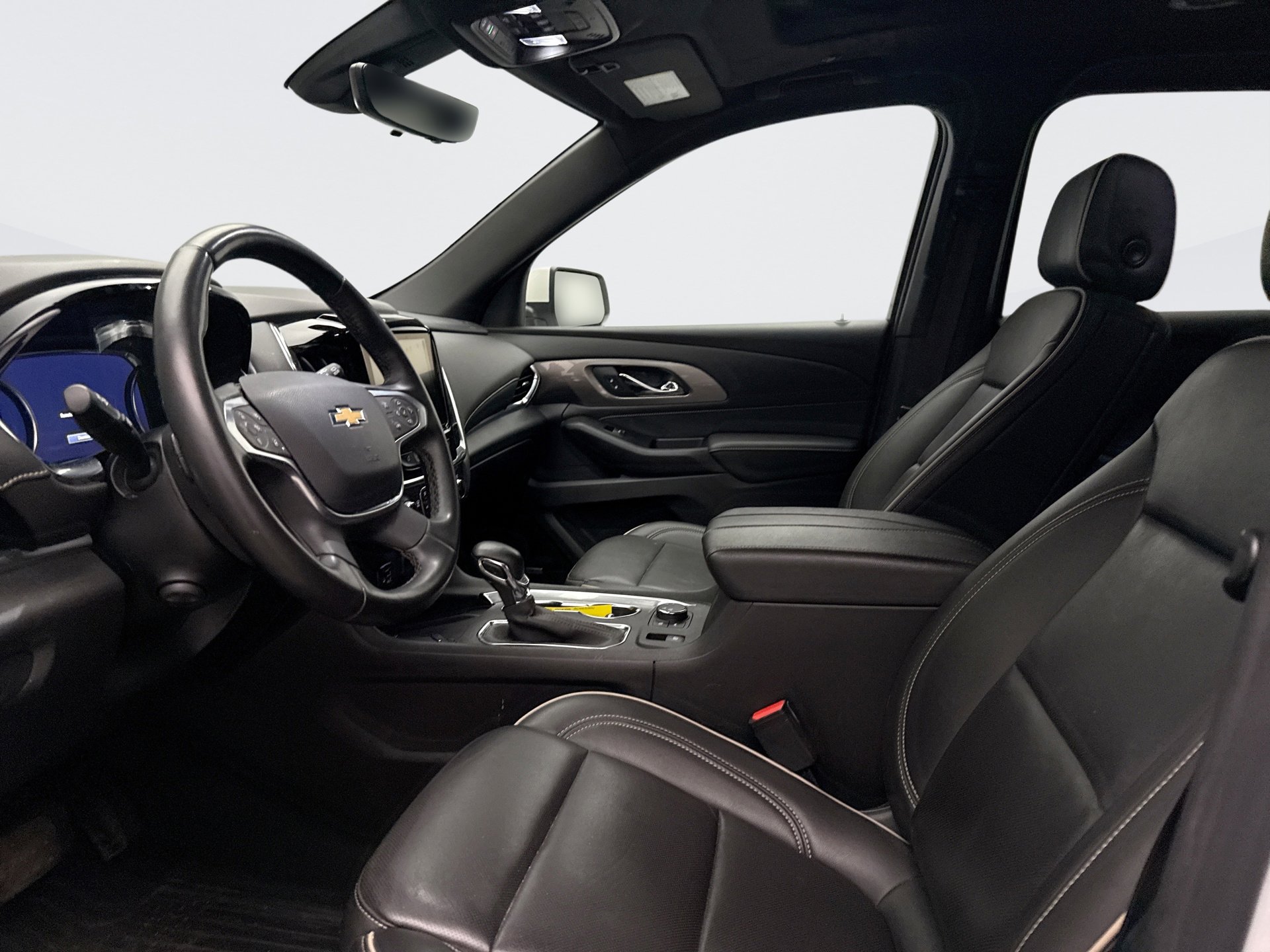 Used 2023 Chevrolet Traverse Premier image 9