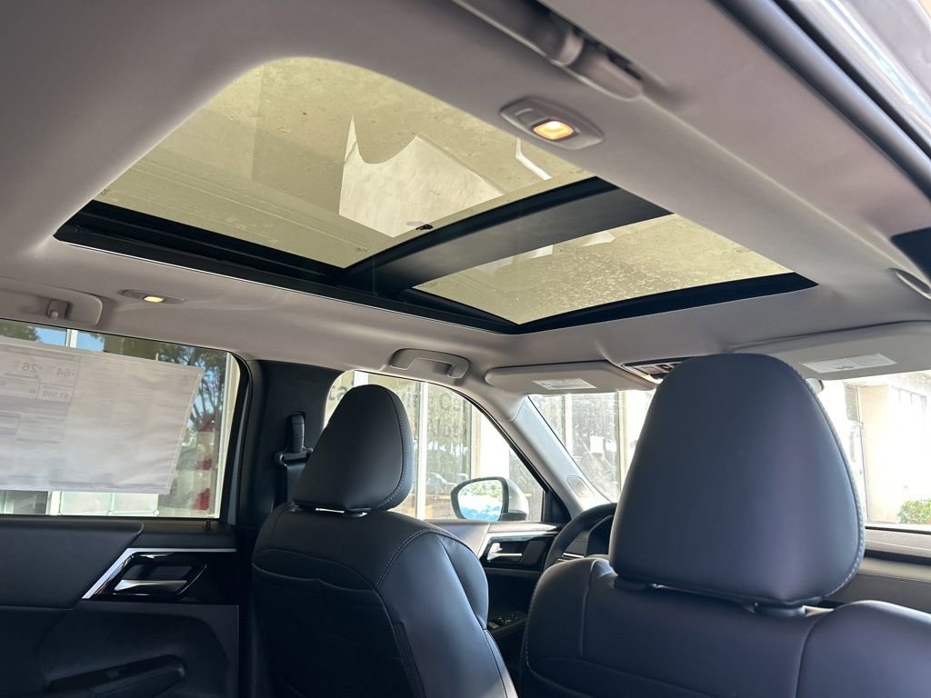 New 2025 Mitsubishi Outlander SE image 32