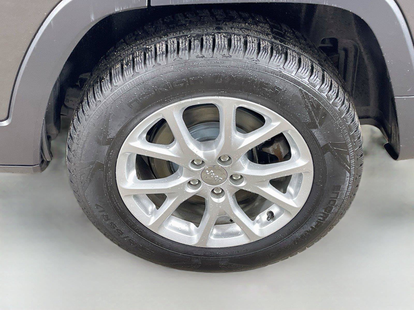 Used 2014 Jeep Cherokee Latitude w/ Comfort/Convenience Group AWD/4WD image 29