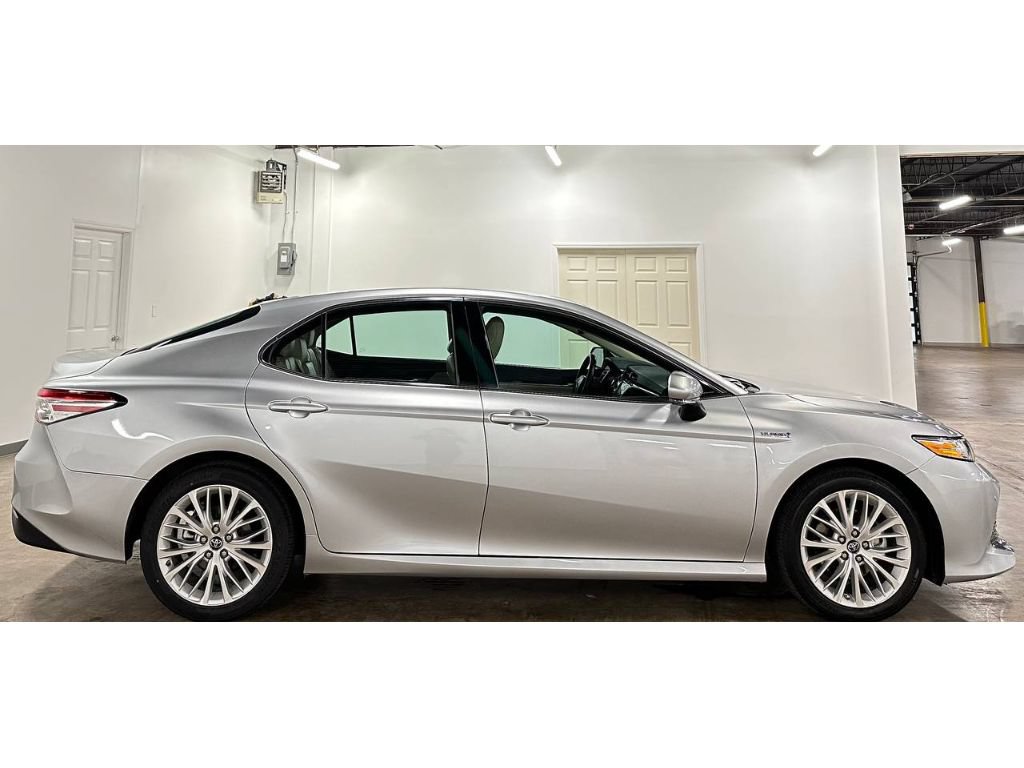 Used 2018 Toyota Camry XLE FWD image 9