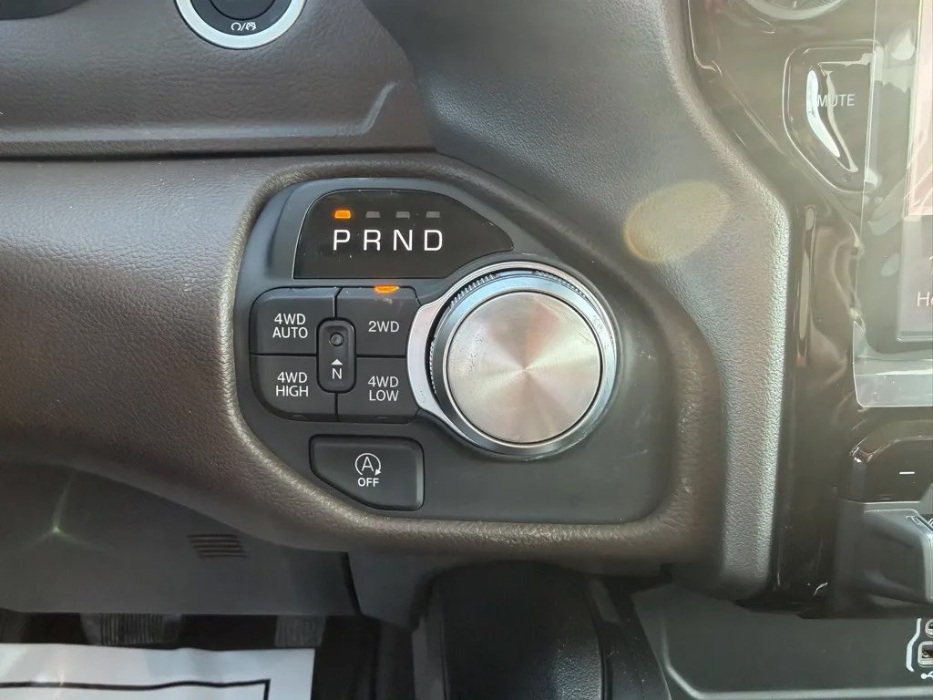 New 2026 RAM 1500 Laramie w/ Trailer Tow Group AWD/4WD image 22