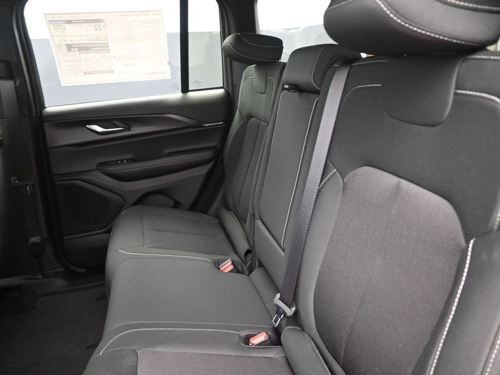 New 2025 Jeep Grand Cherokee Laredo w/ Luxury Tech Group I image 14