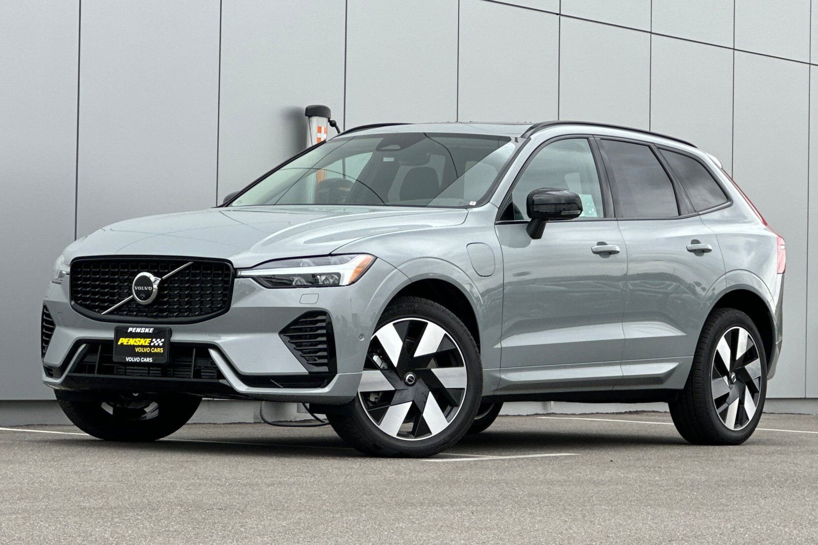 New 2025 Volvo XC60 T8 Plus w/ Protection Package Premier