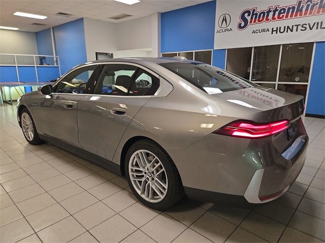 Used 2024 BMW 530i image 6