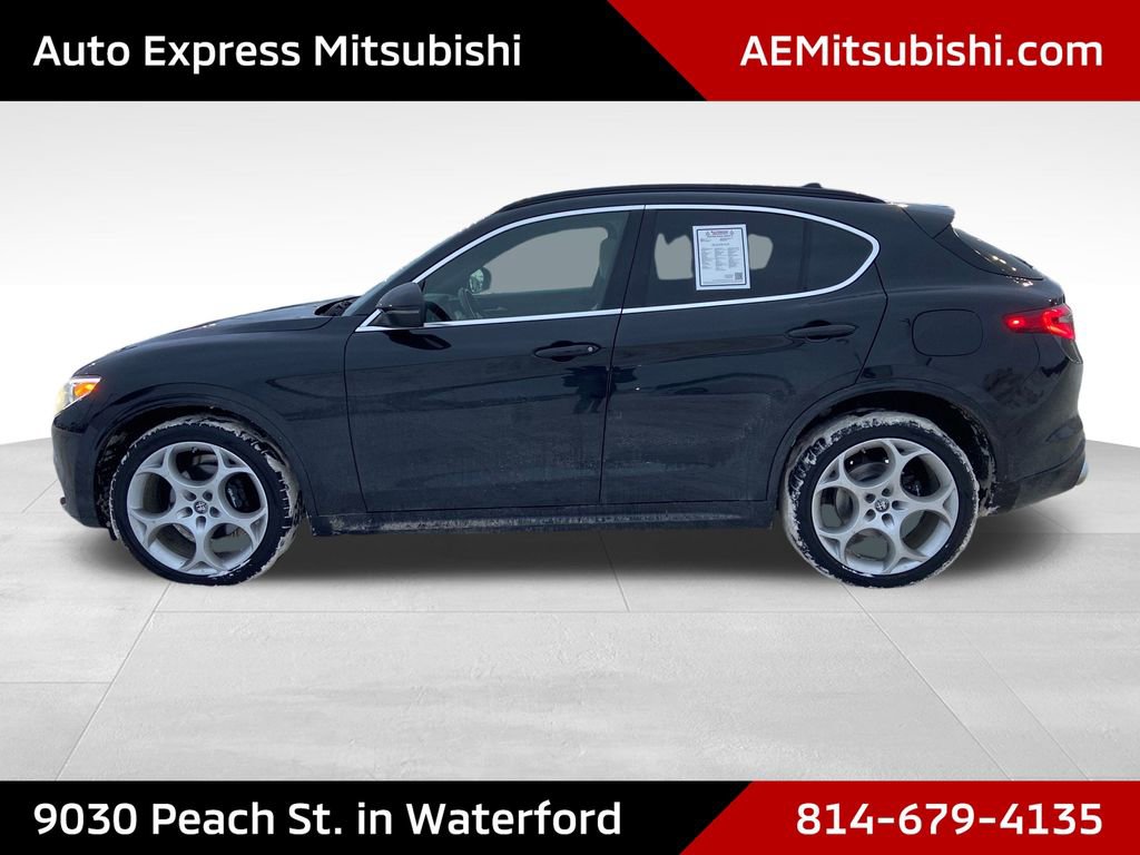 Used 2023 Alfa Romeo Stelvio Ti Lusso w/ Quick Order Package 22X Lusso image 4