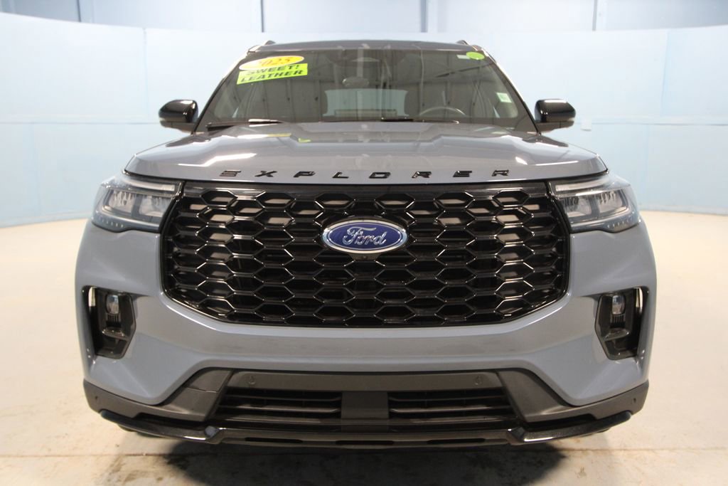 Used 2025 Ford Explorer ST-Line image 32