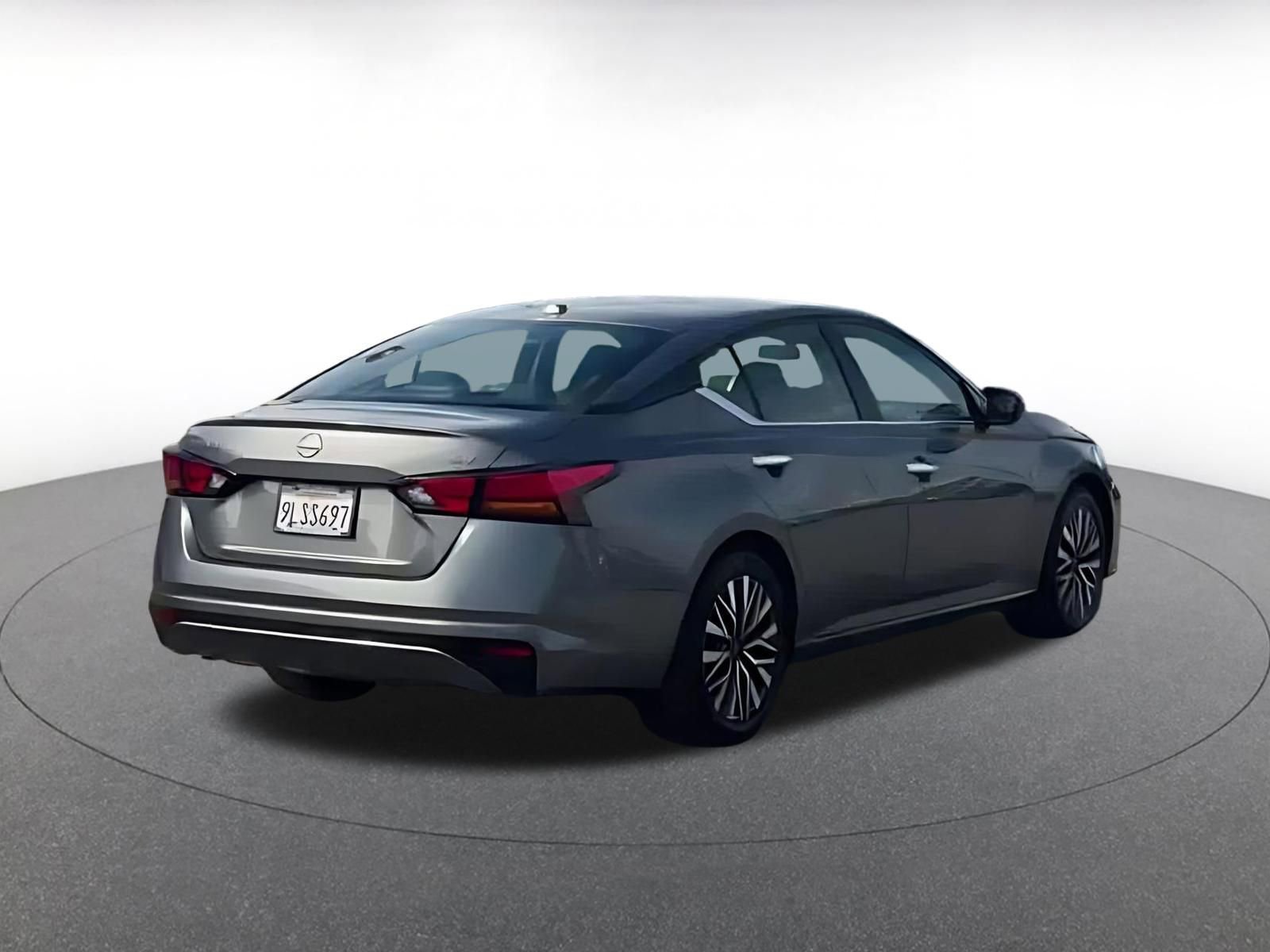 Used 2024 Nissan Altima 2.5 SV image 12