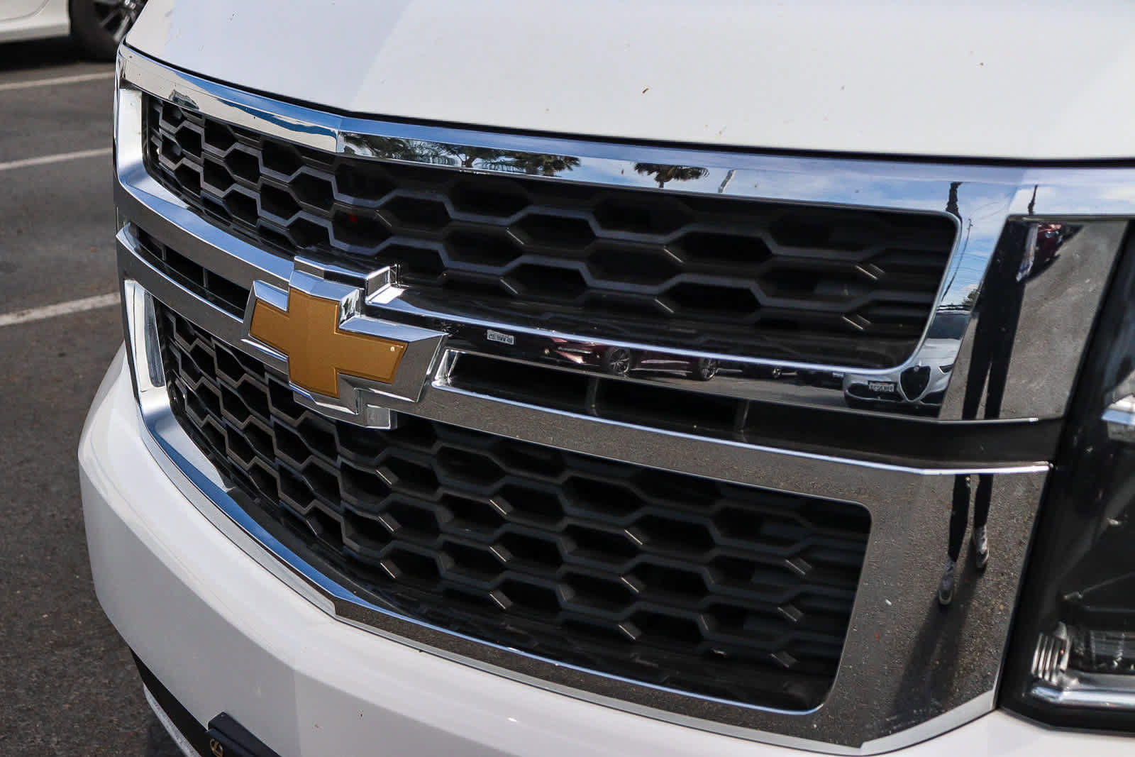 Used 2017 Chevrolet Suburban LS image 3