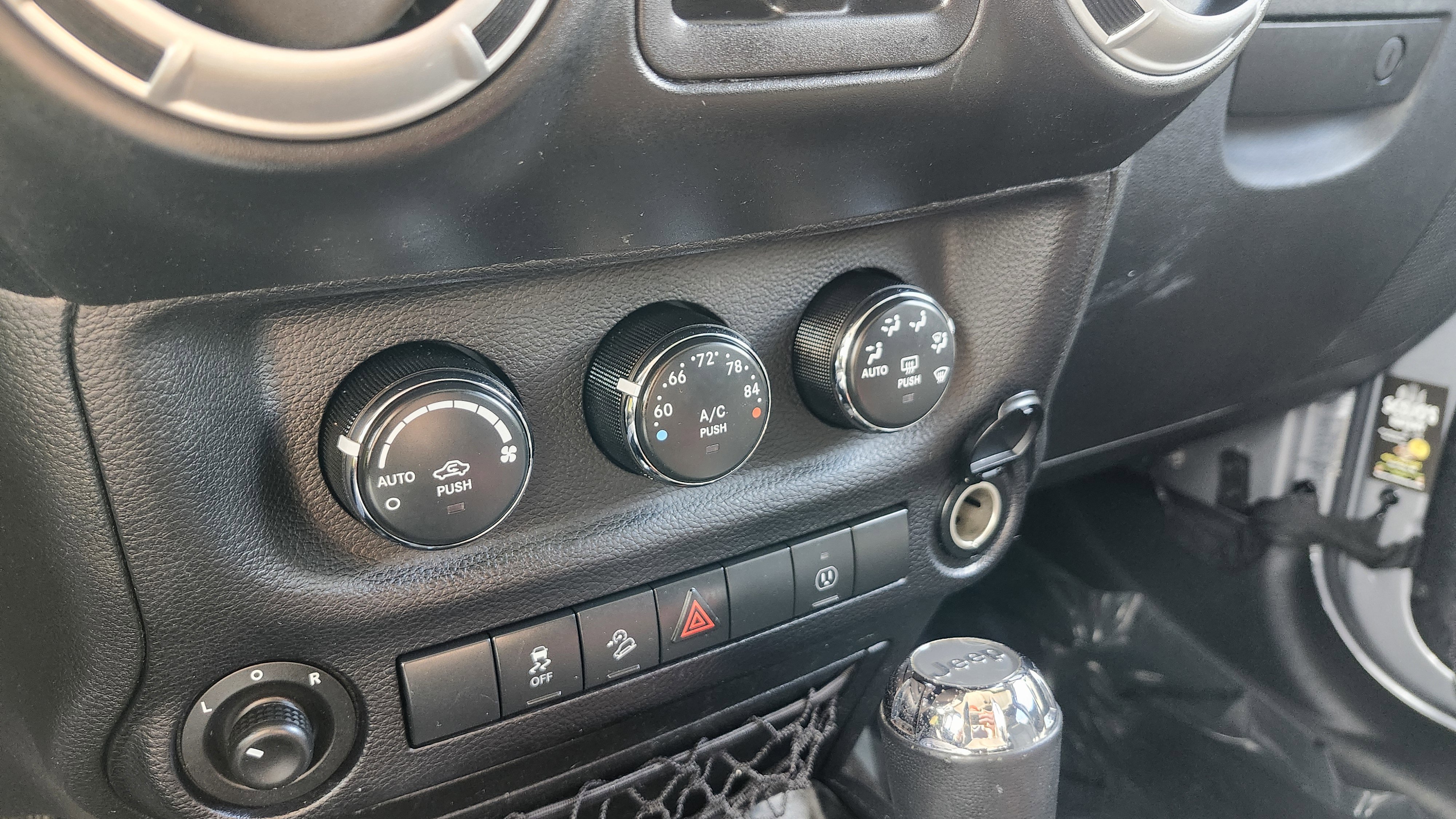 Used 2015 Jeep Wrangler Unlimited Sahara w/ Dual Top Group image 29