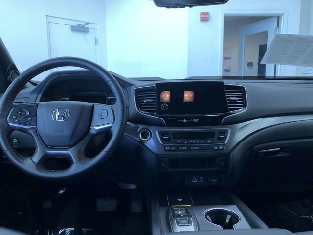 Used 2025 Honda Passport EX-L image 16