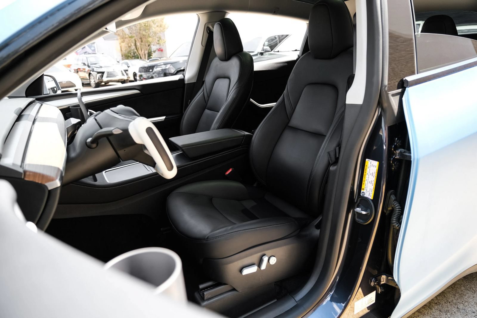 Used 2025 Tesla Model Y Long Range RWD image 29