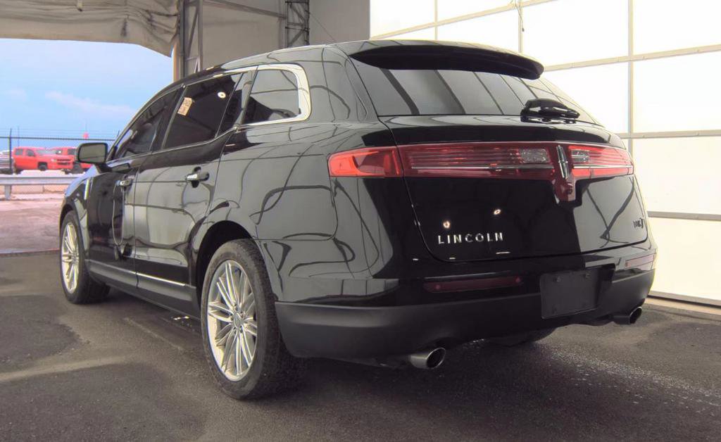 Used 2019 Lincoln MKT AWD image 5