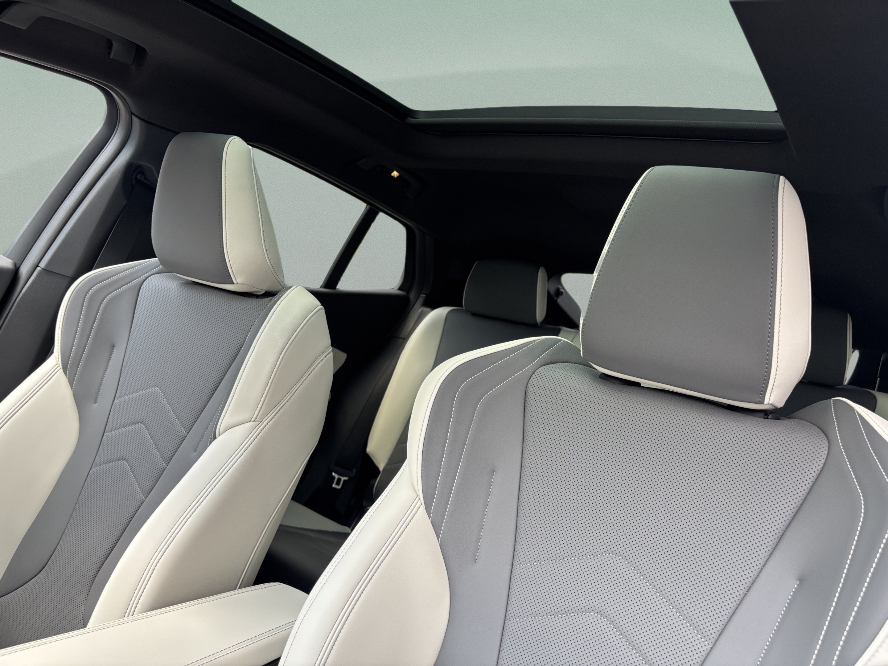 New 2027 BMW X2 xDrive28i AWD/4WD image 17