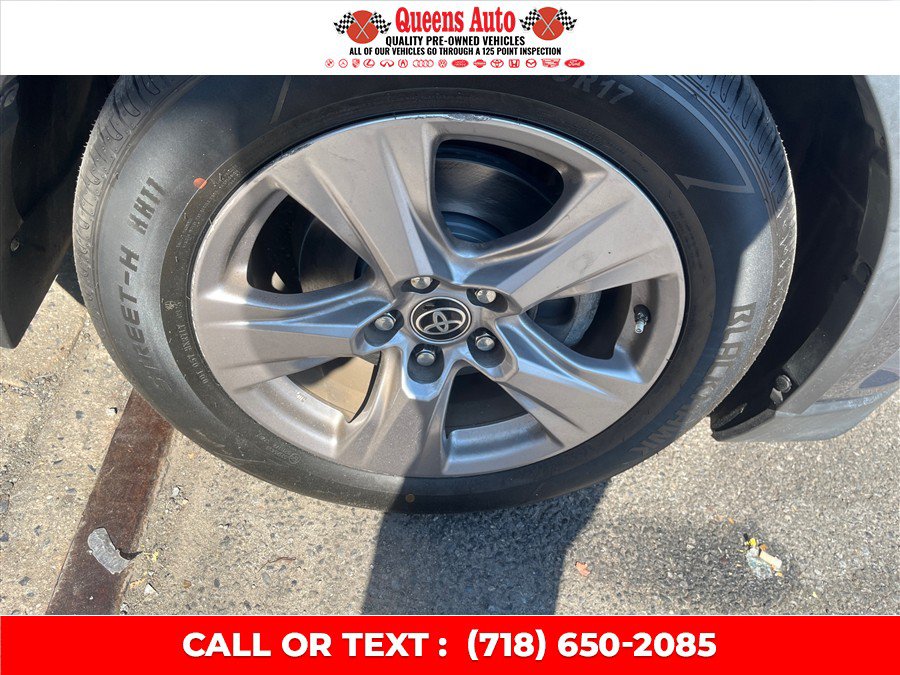 Used 2019 Toyota C-HR LE FWD image 29
