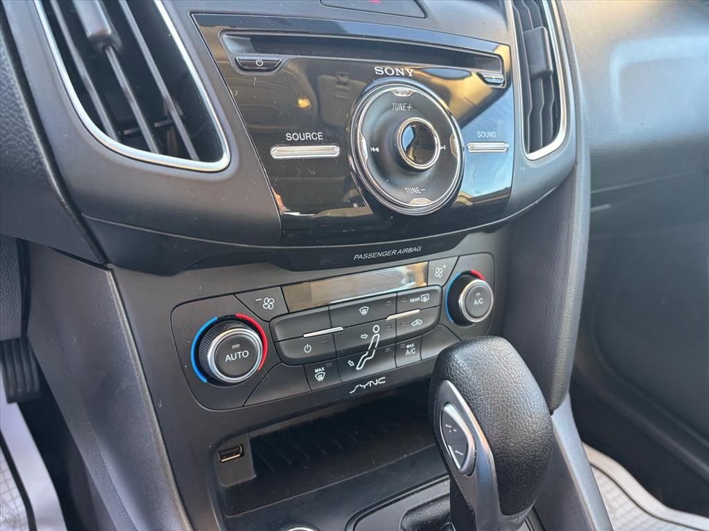 Used 2017 Ford Focus SEL image 18