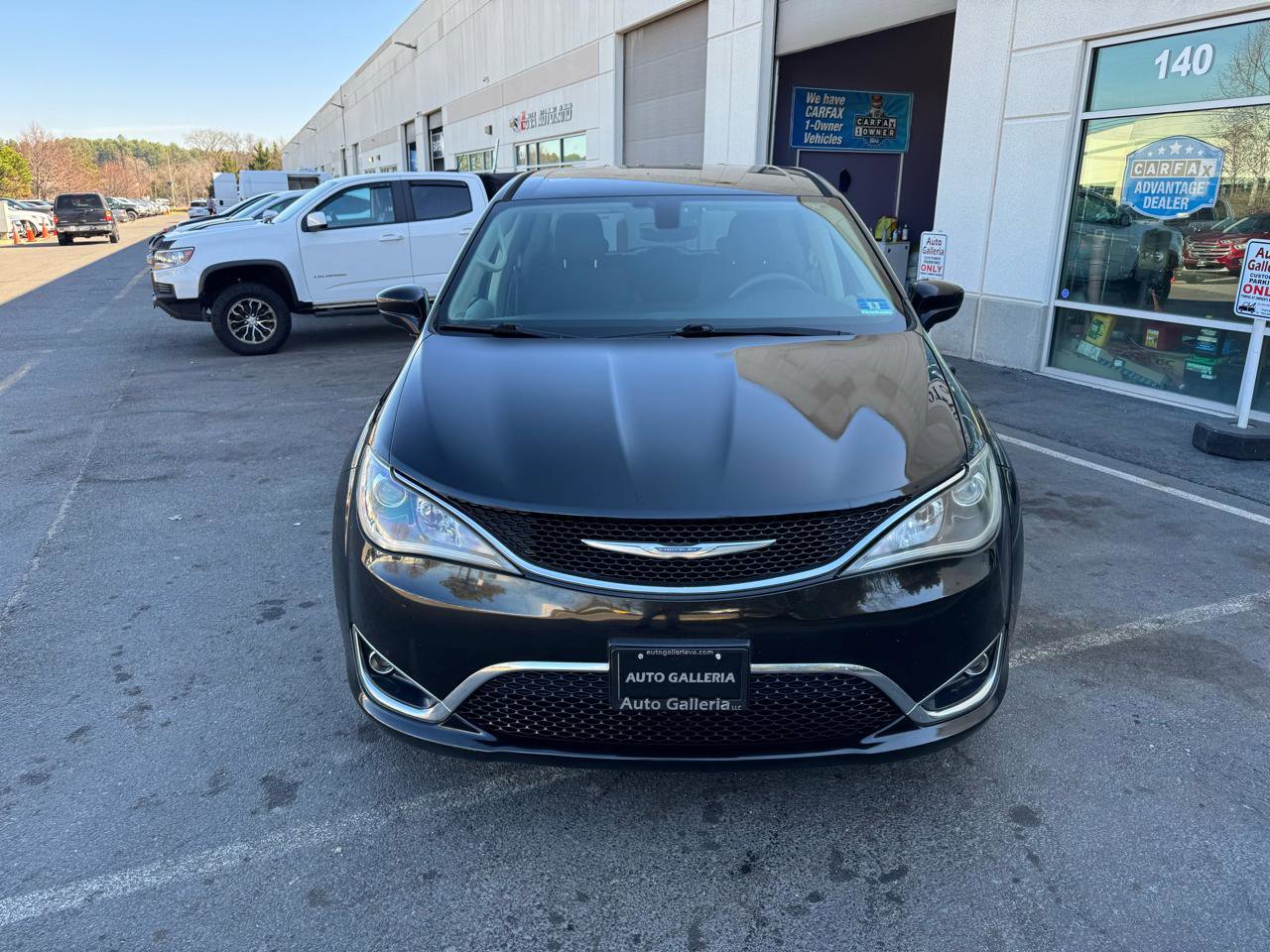 Used 2018 Chrysler Pacifica Touring Plus w/ Tire & Wheel Group FWD image 2