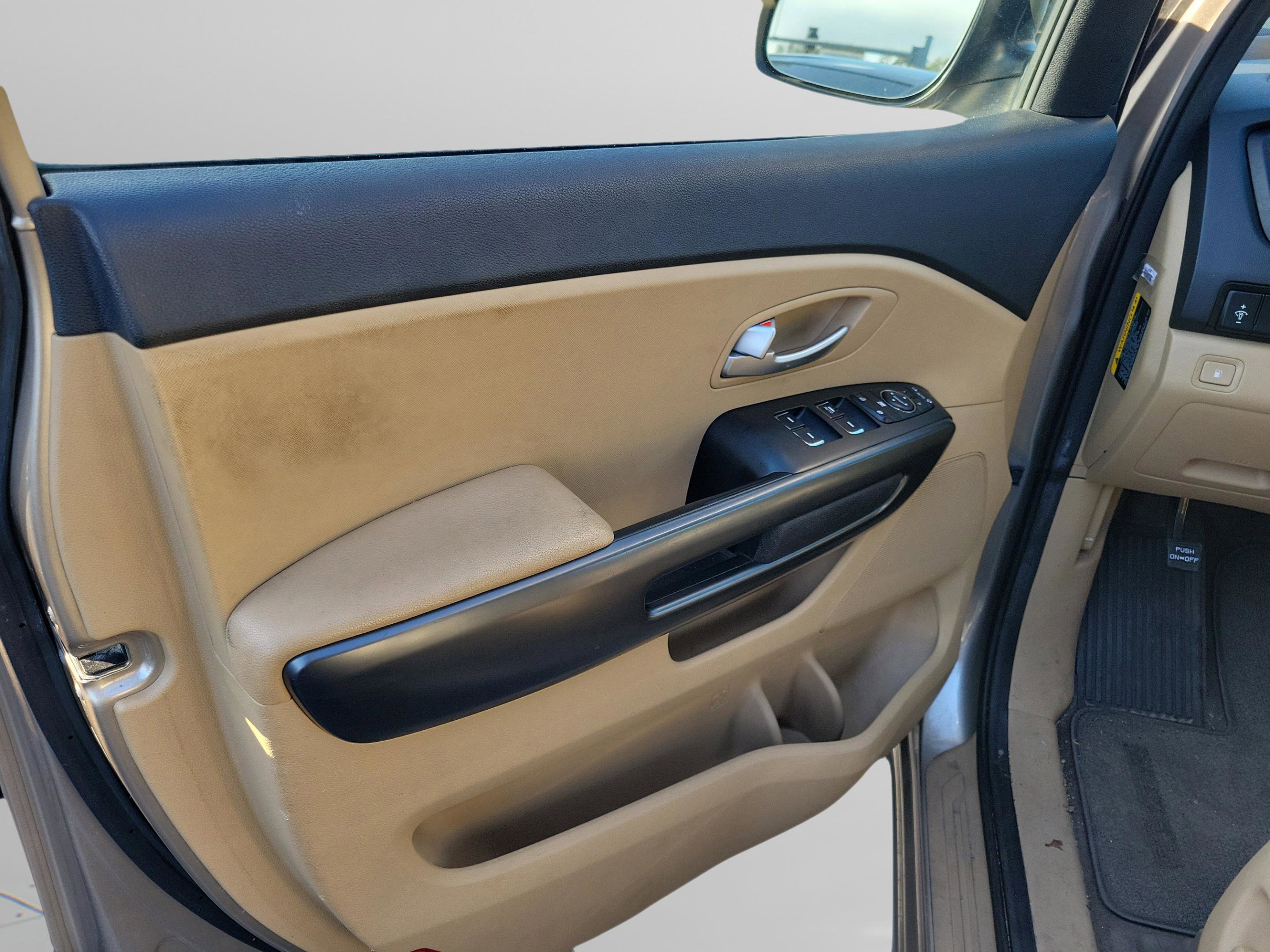 Used 2016 Kia Sedona LX w/ LX Convenience Package image 13