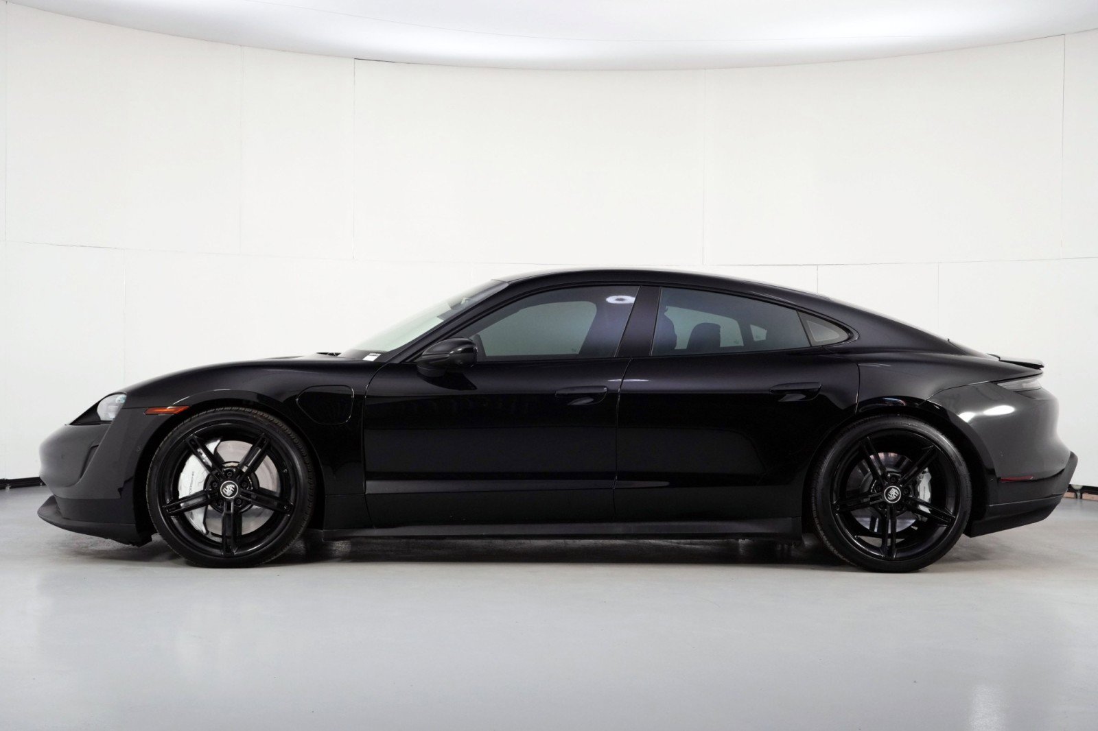 Used 2020 Porsche Taycan 4S image 9
