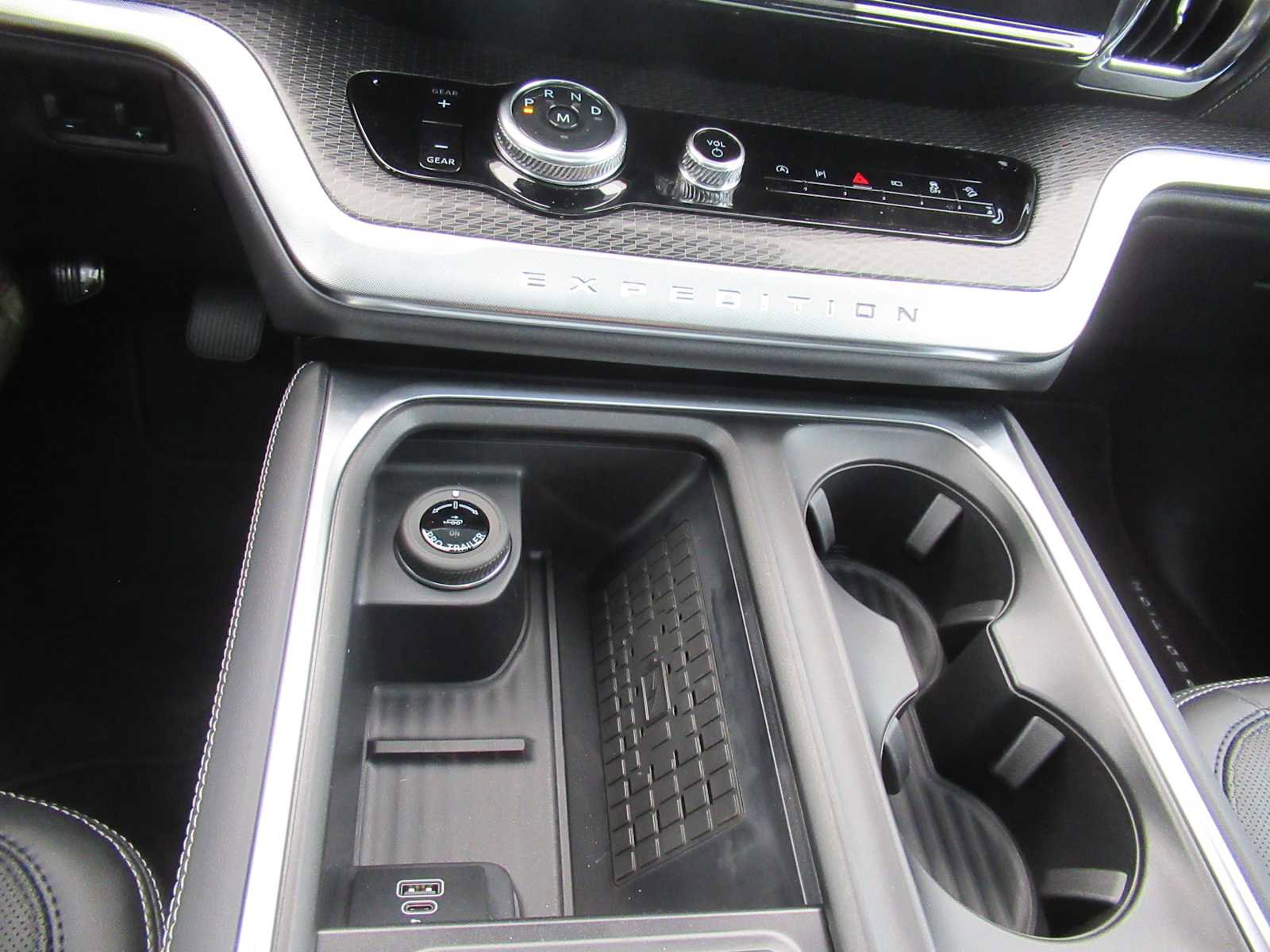 New 2025 Ford Expedition Max Platinum w/ Stealth Performance Package image 22