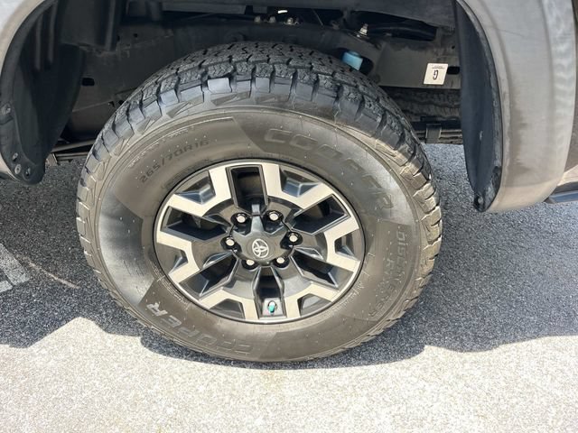 Used 2020 Toyota Tacoma TRD Off-Road w/ TRD Premium Off Road Package AWD/4WD image 13
