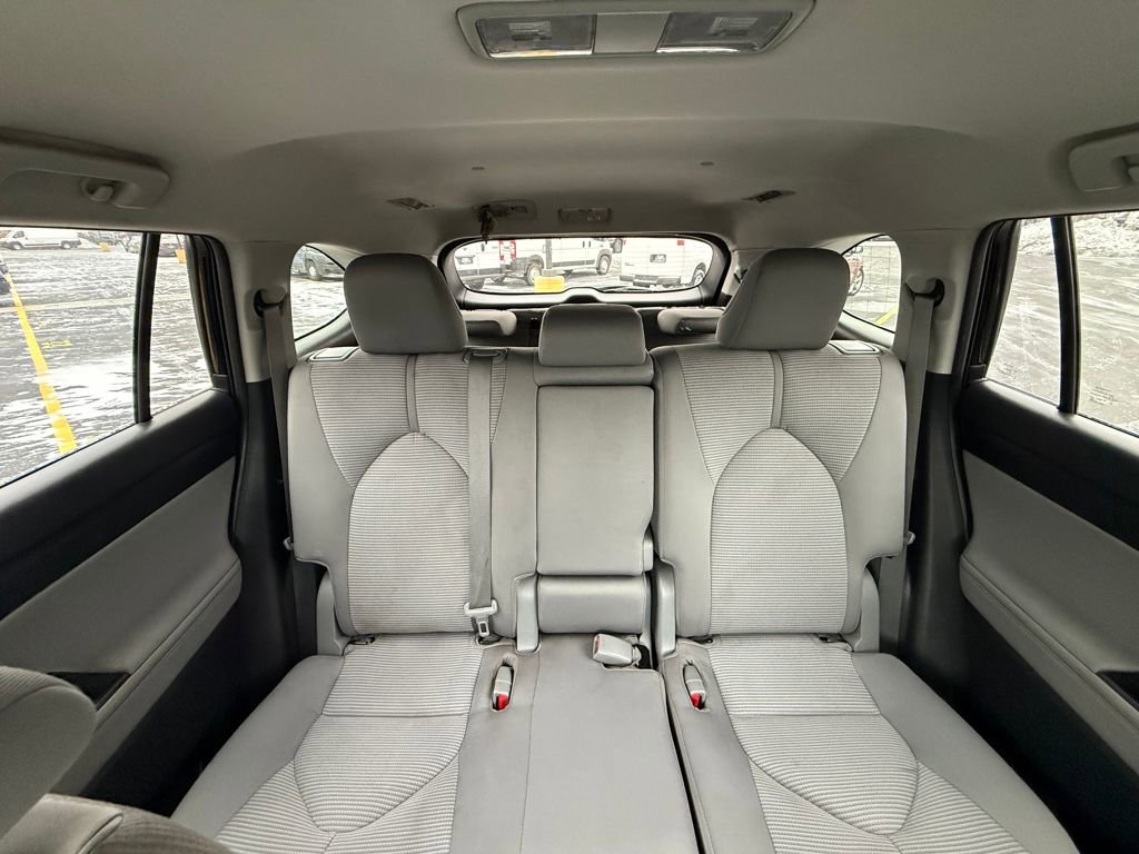 Used 2021 Toyota Highlander LE image 16