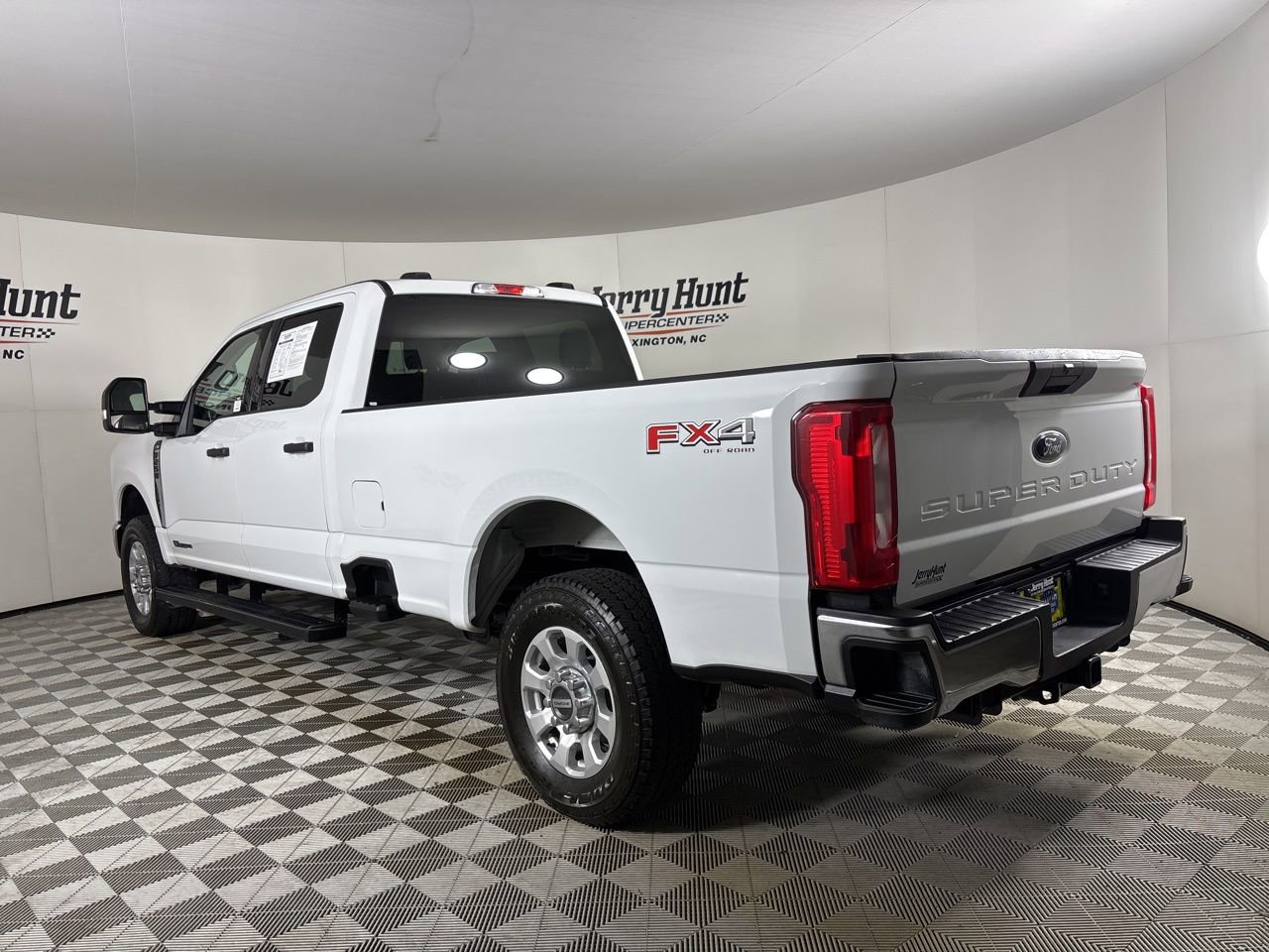 Used 2024 Ford F250 XLT w/ FX4 Off-Road Package image 6