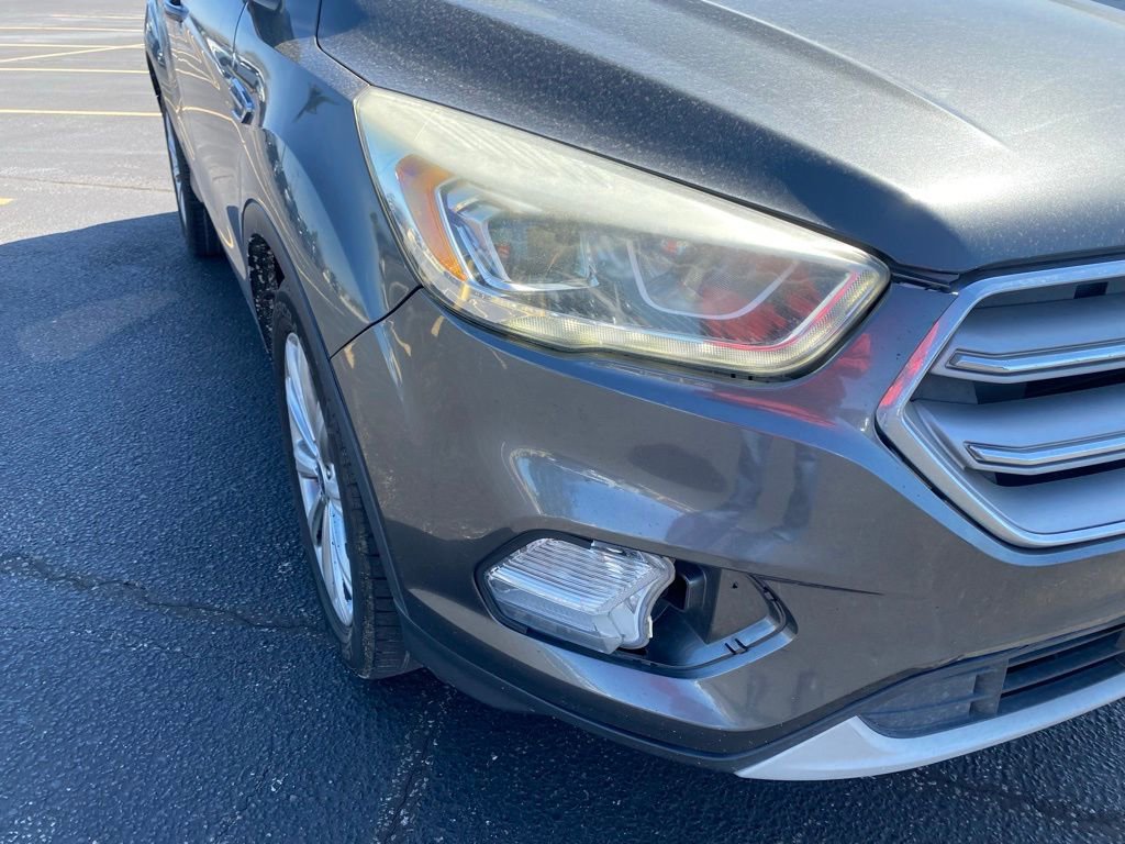 Used 2017 Ford Escape Titanium image 2